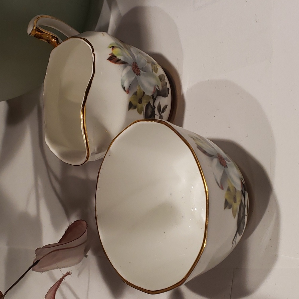 Royal Windsor Creamer and Sugar Bowl 22k GOLD Trim